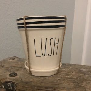 Rae Dunn Planter Lush 🌱